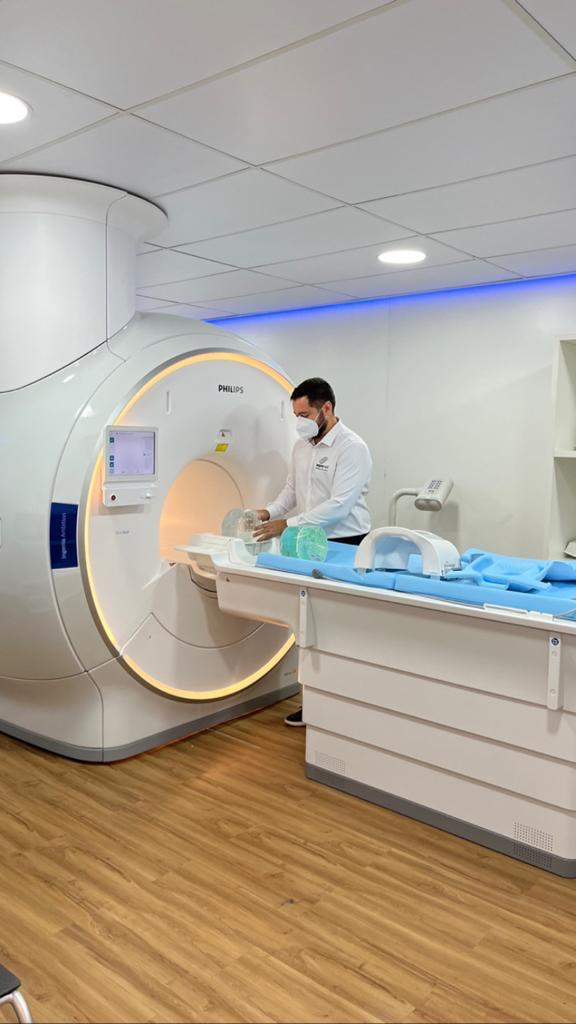 Equipamento de resson&acirc;ncia magn&eacute;tica